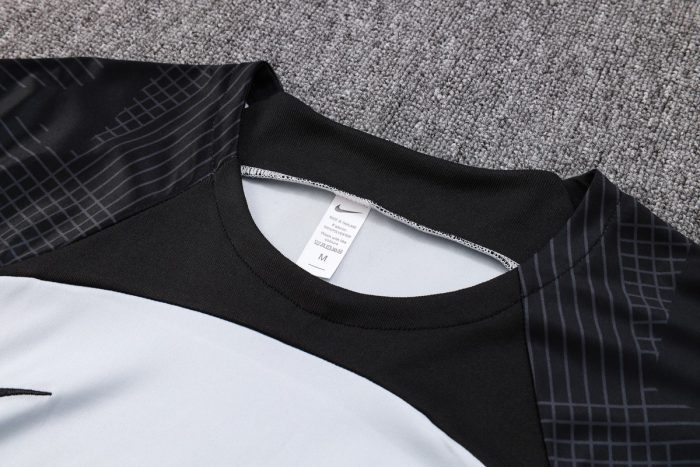 Barcelona 23-24 Grey Short Sleeve Training Suit with 5-Panel Shorts - 图片 6