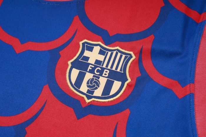Barcelona 24/25 Vest Red Blue Splatter - 图片 5