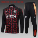 Manchester United 24/25 Half-Zip Jacket Black Red Splatter Kids - 图片 2