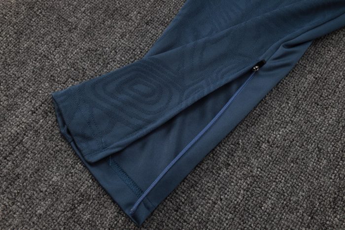 Manchester City 24/25 Half-Zip Light Blue Spray Print - 图片 3