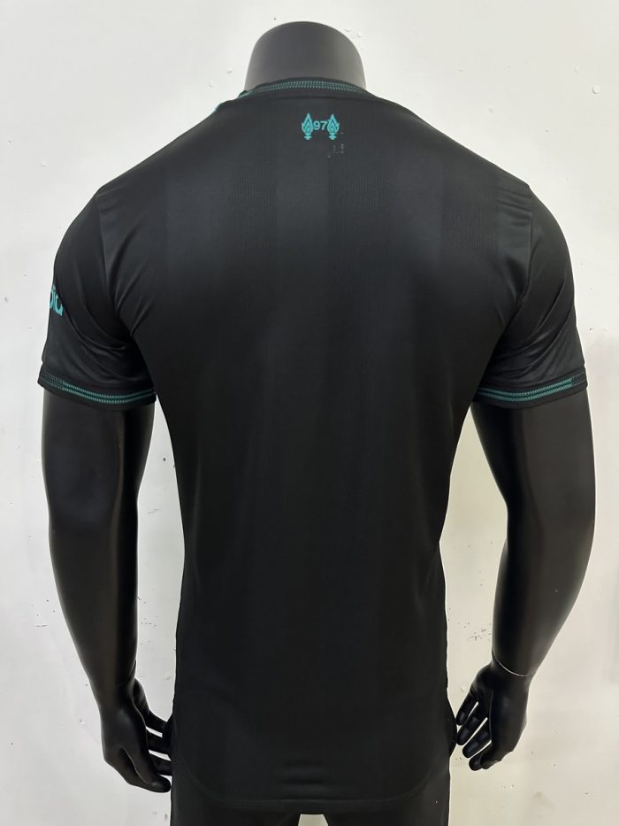 Liverpool FC 25-26 Player Version Black Green Label - 图片 3