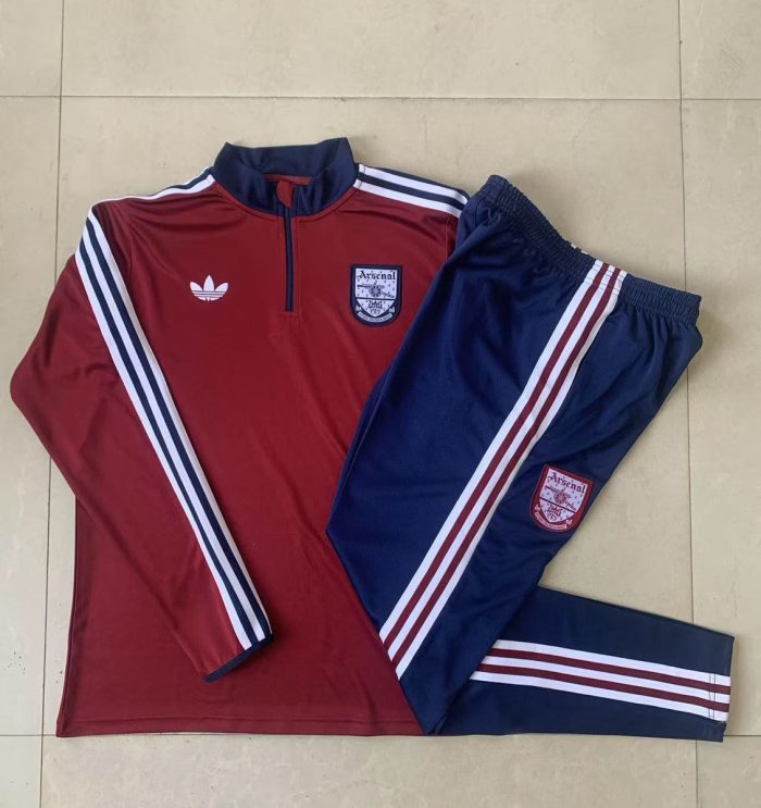 Arsenal Kids' Half-Zip Jacket in Maroon with Navy Collar - 图片 4