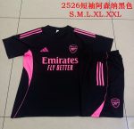 Arsenal Black Short Sleeve Training Shirt with Pink Badge - 图片 2