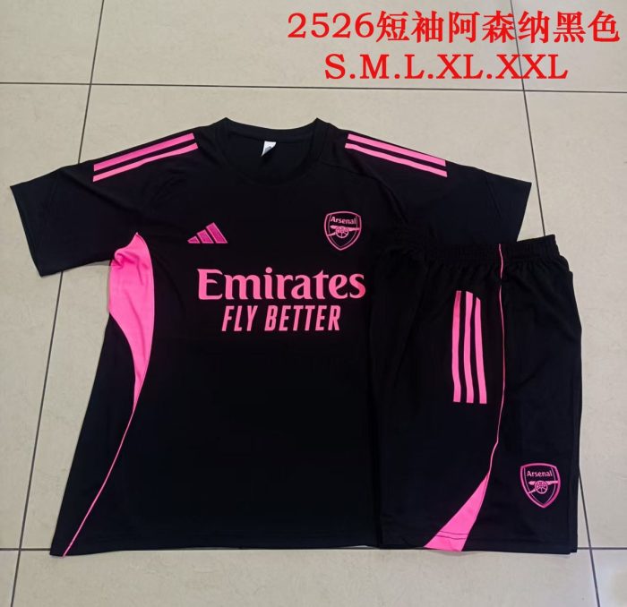 Arsenal Black Short Sleeve Training Shirt with Pink Badge - 图片 2