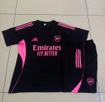 Arsenal Black Short Sleeve Training Shirt with Pink Badge - 图片 3