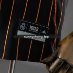 Real Madrid 25/26 Baseball Jersey - Black and Orange Striped - 图片 2