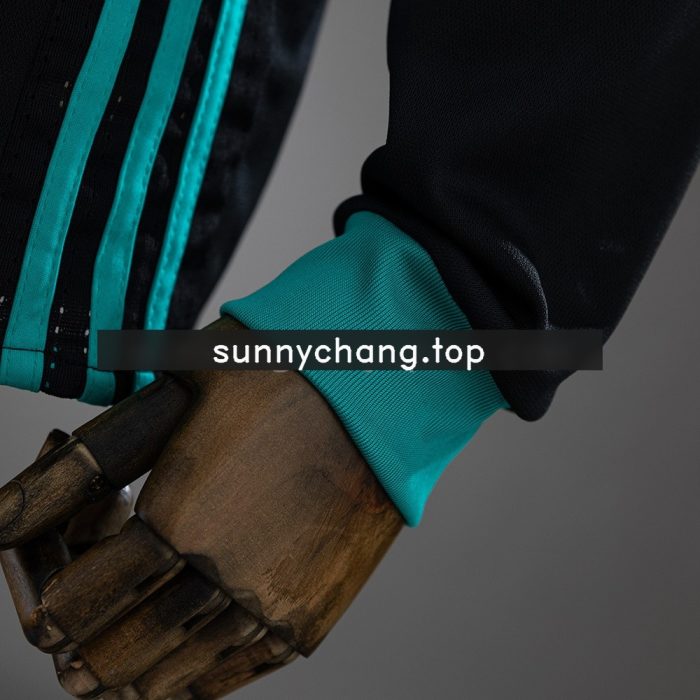 Real Madrid 2017/18 Away Long Sleeve Retro Jersey - 图片 3