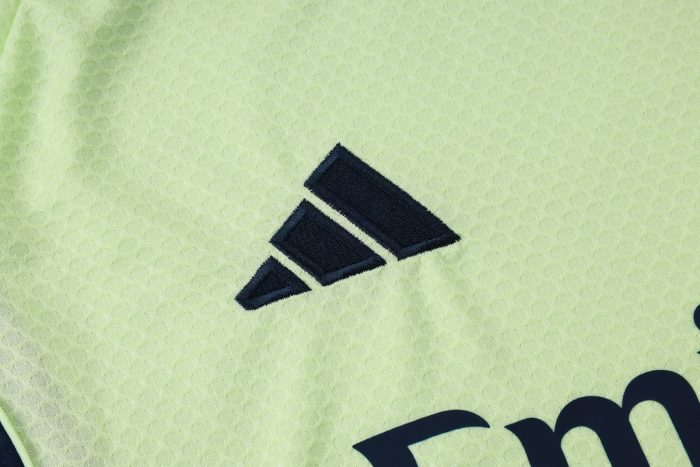 Real Madrid Light Green Short Sleeve Training Suit - 图片 6