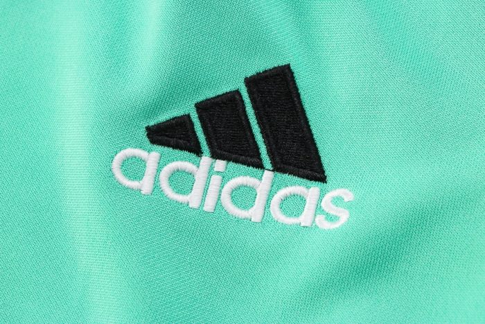 Real Madrid 22/23 Black Vest with Green Trim - 图片 3