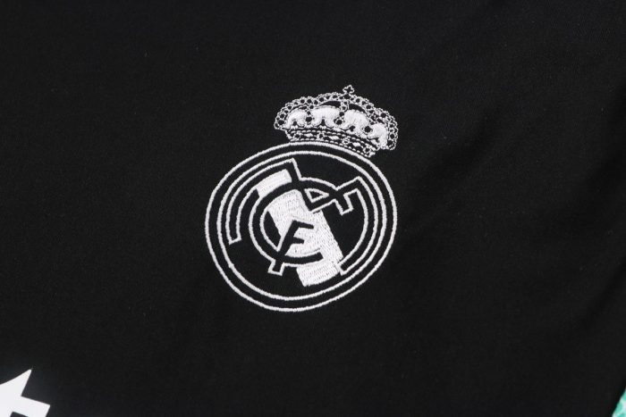 Real Madrid 22/23 Black Vest with Green Trim - 图片 6