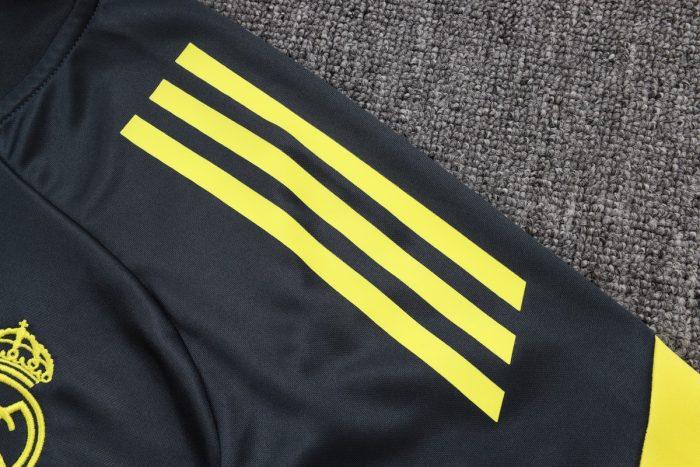 Real Madrid 2526 Half-Zip Jacket Dark Gray with Yellow Sleeves - 图片 5