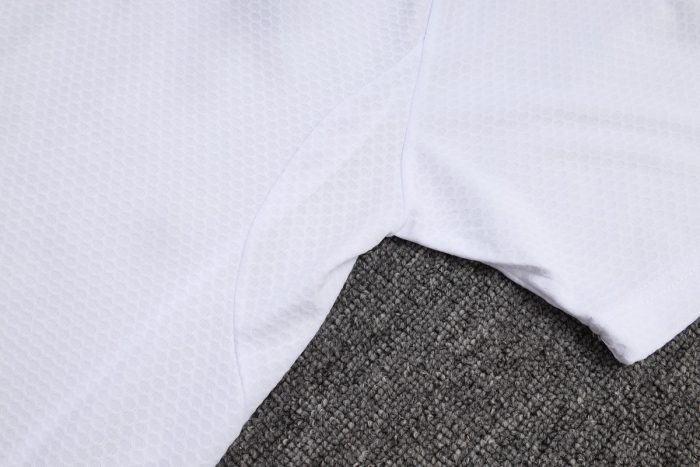 Real Madrid White Polo Shirt with Blue Trim - 图片 3