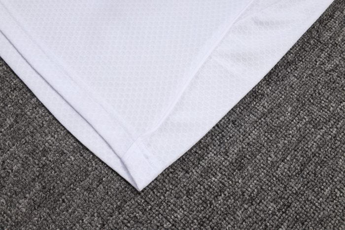 Real Madrid White Polo Shirt with Blue Trim - 图片 4