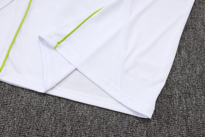 Real Madrid White Vest with Green Trim - 图片 4
