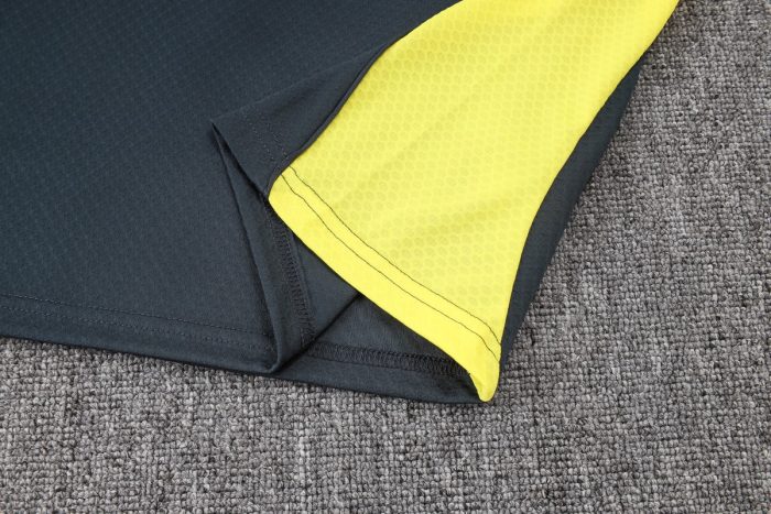 Real Madrid Dark Gray Short Sleeve Training Shirt with Yellow Accents - 图片 4