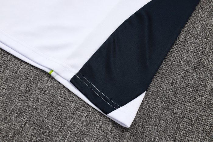 Real Madrid White Retro Edition with Cyan Accents - 图片 3