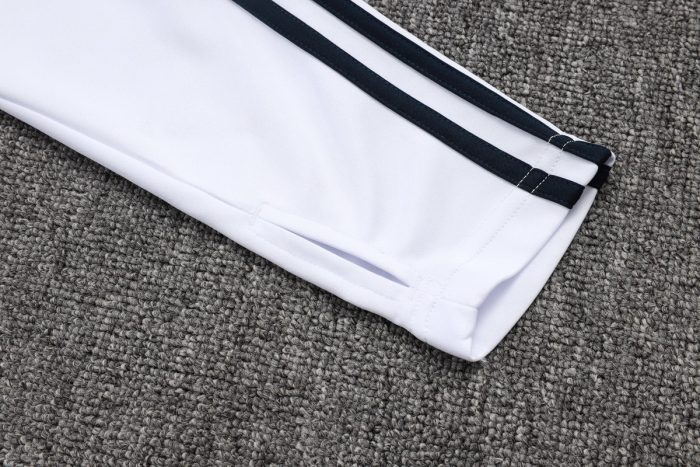 Real Madrid White Retro Edition with Cyan Accents - 图片 5