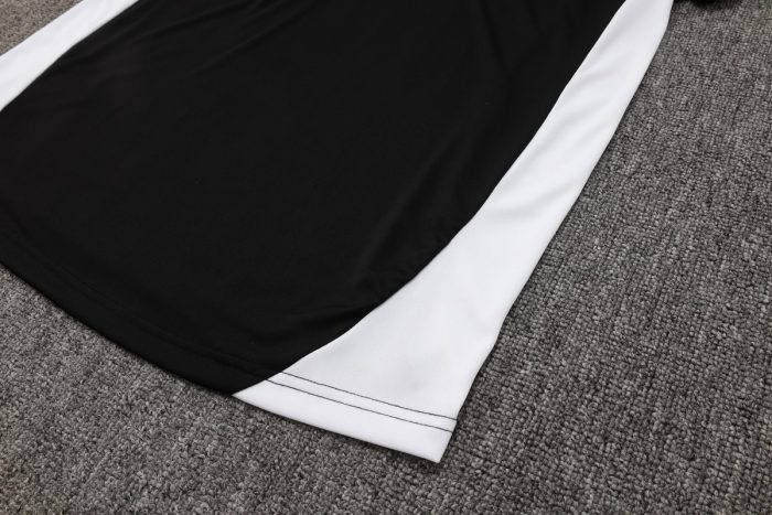 Real Madrid 24-25 Polo Black with Purple Collar - 图片 3