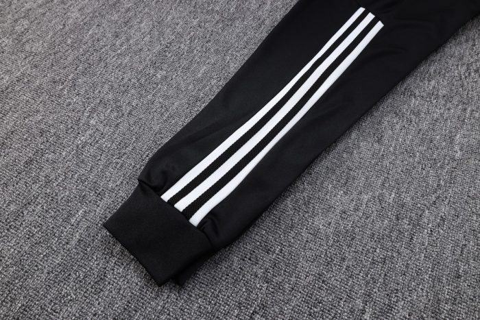 Real Madrid 22/23 Long Zip Jacket White with Black Trim - 图片 3