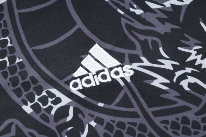 Real Madrid 23-24 Black Ink Splatter Short Sleeve Training Set with Capri Pants (Chinese Dragon) - 图片 5