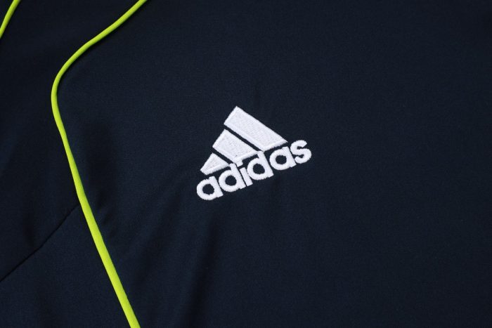 Real Madrid Retro Vest in Light Blue with Green Trim - 图片 5