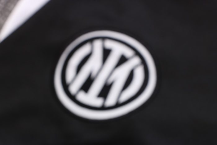 Inter Milan 22-23 Black Short Sleeve Training Set with 5-Panel Shorts - 图片 3