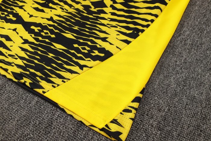 Borussia Dortmund 24/25 Vest Yellow Black Splatter - 图片 3