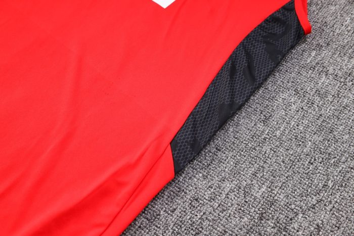 Bayern Munich 22/23 Red Vest with White Trim and 5-Panel Shorts - 图片 5