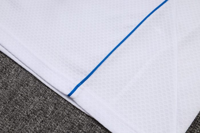 Bayern Munich Retro Polo Shirt - White with Blue Trim - 图片 4