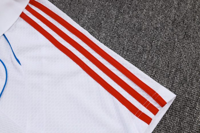 Bayern Munich Retro Polo Shirt - White with Blue Trim - 图片 5