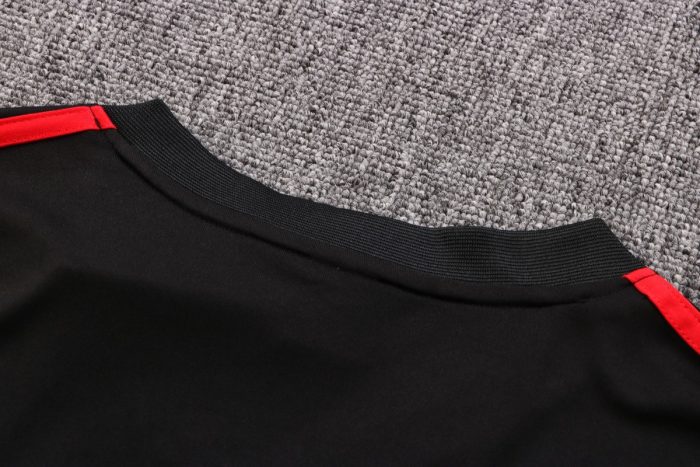 Bayern Munich 22-23 Black Short Sleeve Training Set with 5-Inch Shorts - 图片 5