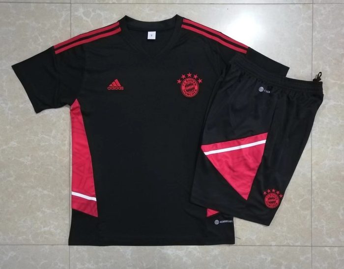 Bayern Munich 22-23 Black Short Sleeve Training Set with 5-Inch Shorts - 图片 9