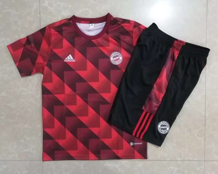 Bayern Munich 22-23 Red Splatter Print Short Sleeve Training Suit with 5-Panel Shorts - 图片 9
