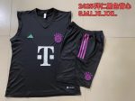 Bayern Munich 24/25 Black Vest (White Logo) - 图片 9