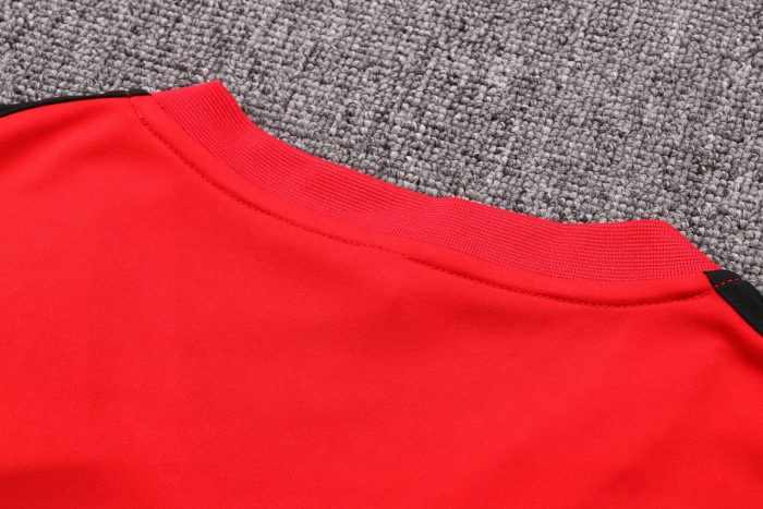 Bayern Munich 22-23 Red Short Sleeve Training Set with 5-Inch Shorts - 图片 3