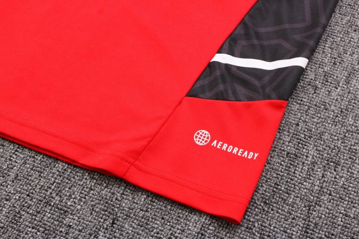 Bayern Munich 22-23 Red Short Sleeve Training Set with 5-Inch Shorts - 图片 4