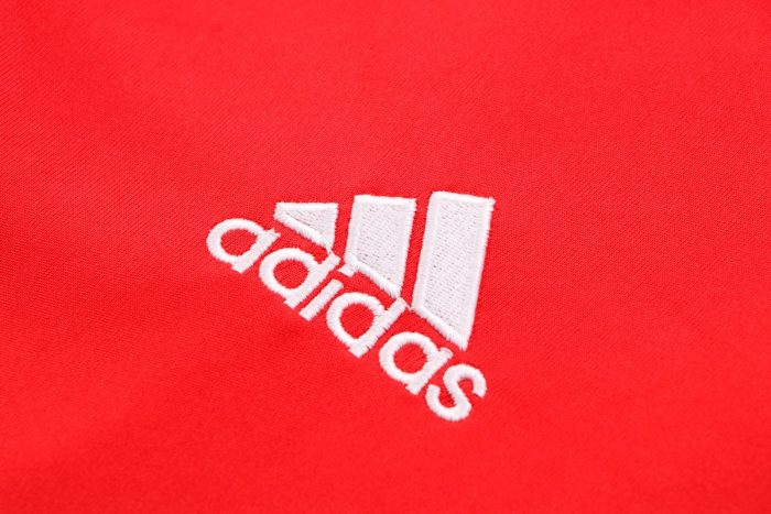 Bayern Munich 22-23 Red Short Sleeve Training Set with 5-Inch Shorts - 图片 5