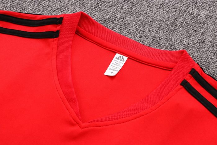 Bayern Munich 22-23 Red Short Sleeve Training Set with 5-Inch Shorts - 图片 6