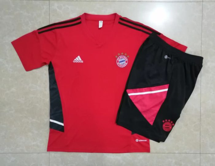 Bayern Munich 22-23 Red Short Sleeve Training Set with 5-Inch Shorts - 图片 9
