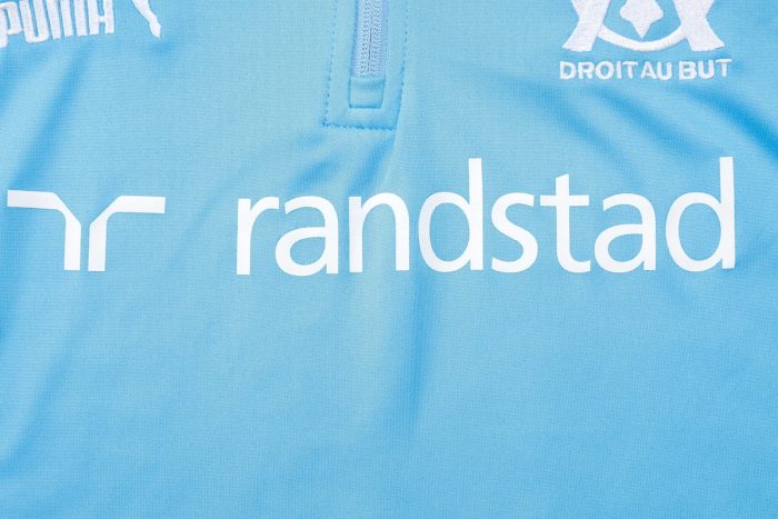 Olympique de Marseille 23-24 Half-Zip Jacket Sky Blue with White-Blue Shoulders - 图片 5