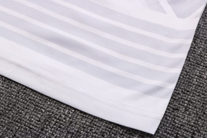 Olympique de Marseille 2022-23 White Short Sleeve Training Set with 5-Inch Shorts - 图片 5