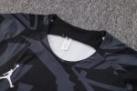 PSG 22/23 Jordan Dark Grey Splatter Short Sleeve Training Set with Pants - 图片 6