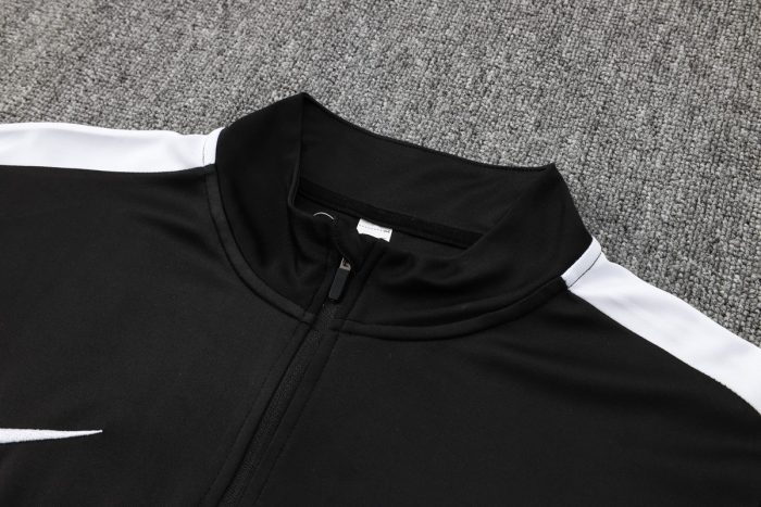 PSG 23-24 Black Half-Zip Jacket with White Shoulders - 图片 6