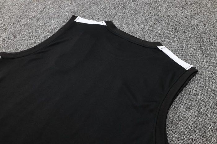 Paris Saint-Germain 23-24 Black Vest with White Shoulders - 图片 5