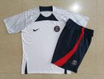 Nike Paris Saint-Germain 2022-2023 White Short Sleeve Training Set with 5-Inch Shorts - 图片 4