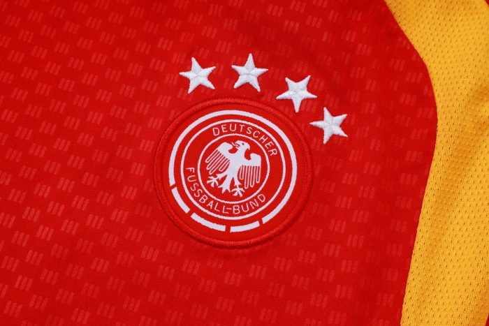 Germany Red Vest - 图片 5