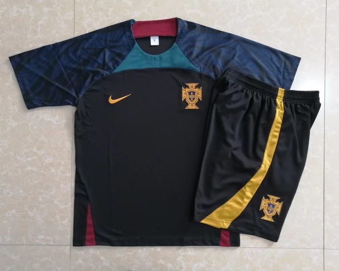 Portugal 22-23 Black Short Sleeve Training Suit with 5-Panel Shorts - 图片 9