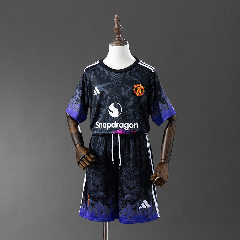 JER-10517_1 M-U 25/26 Kids Kit Special Edition Jersey - 图片 1