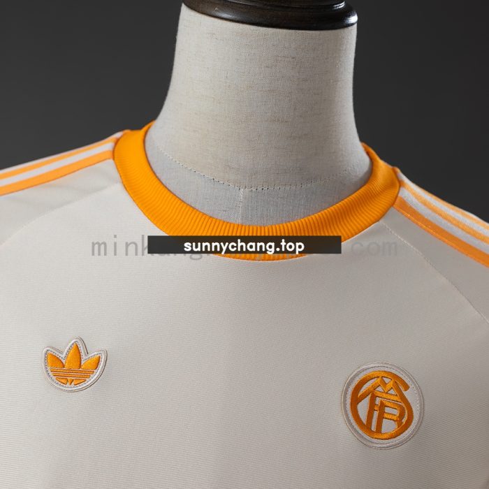 Bayern Munich Terrace Icons Long Sleeve T-Shirt Beige - 图片 6